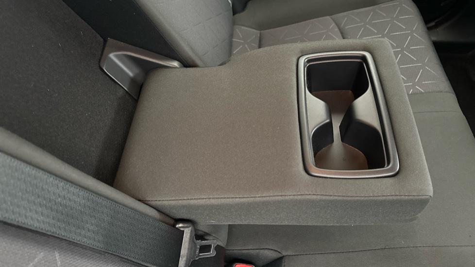 Rear Armrest/ Cup Holder