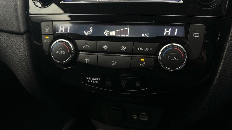 Dual Climate Control  / Air Conditioning 