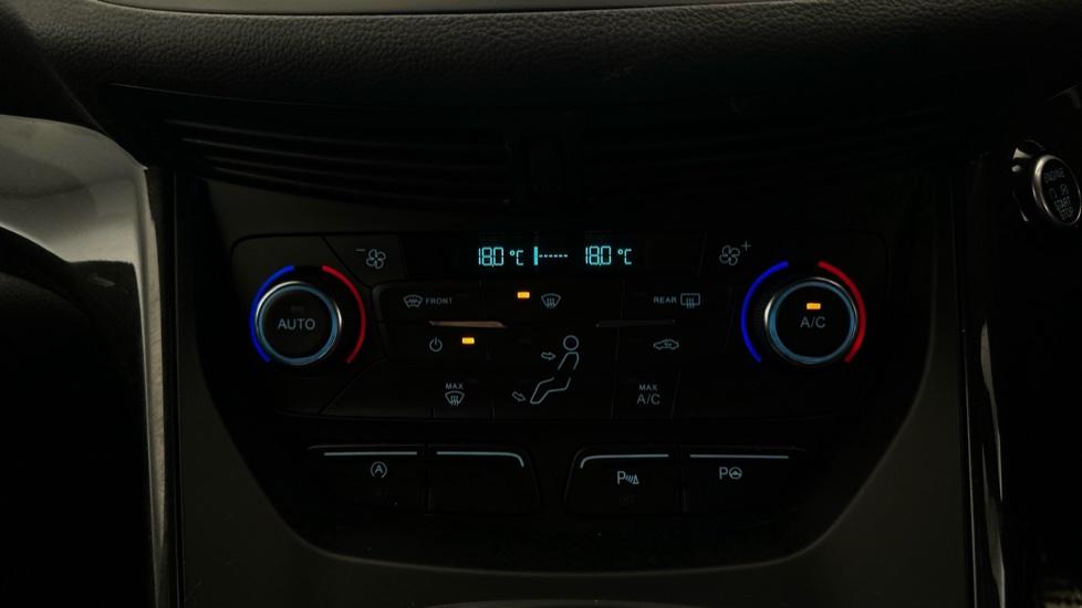 Air Conditioning / Dual Climate Control / Auto Stop/Start 