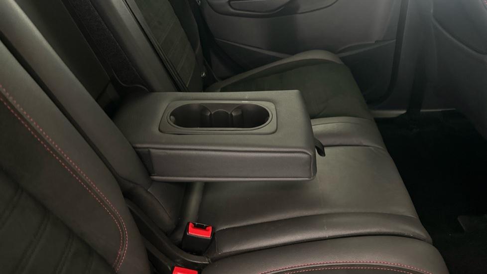 Rear Armrest/ Cup Holder