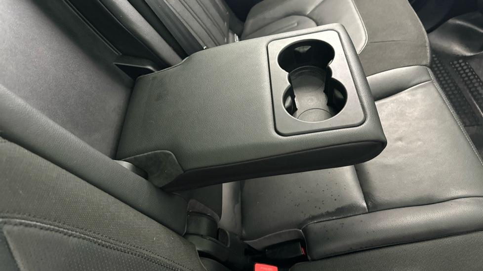 Rear Armrest/ Cup Holder