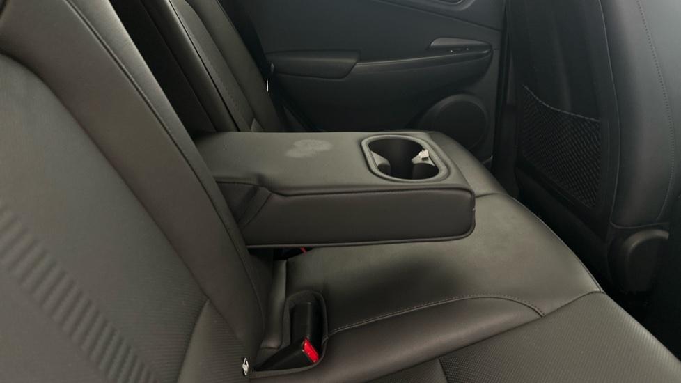 Rear Armrest/ Cup Holder