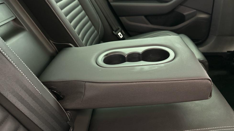 Rear Armrest/ Cup Holder