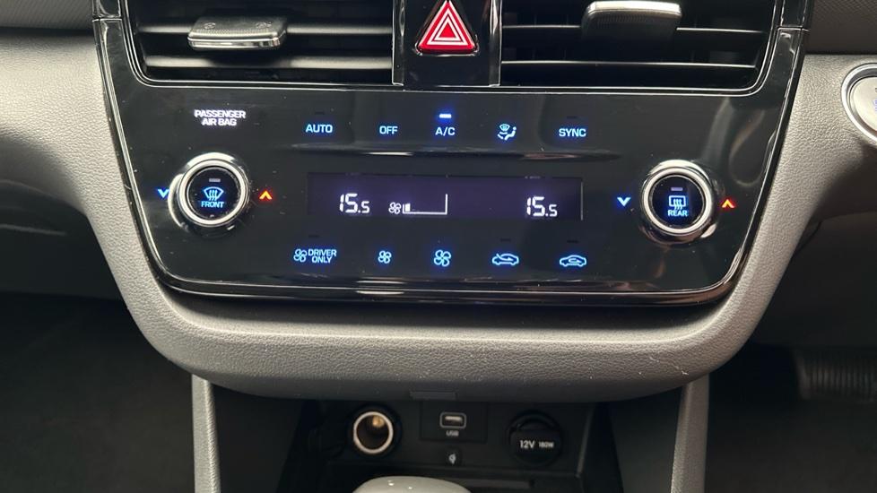 Dual Climate Control / Air Conditioning 