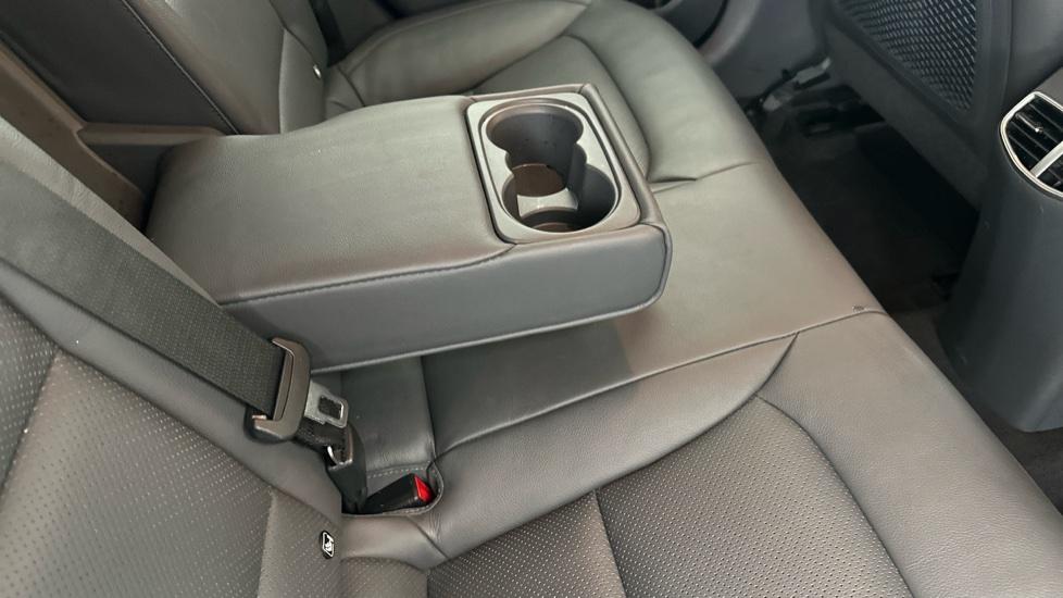 Rear Armrest/ Cup Holder