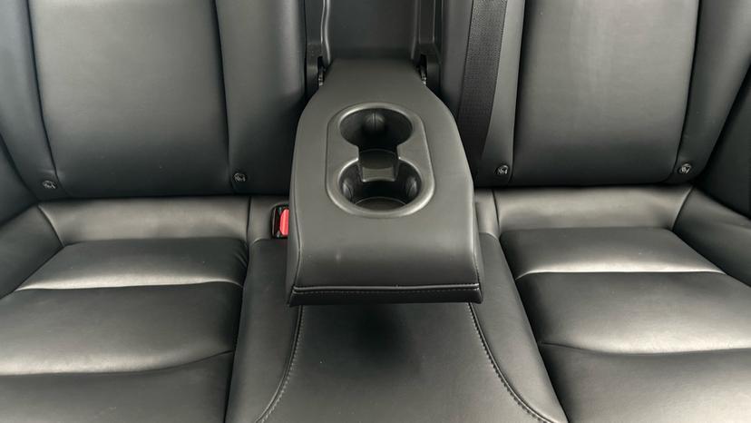 Rear Armrest/ Cup Holder