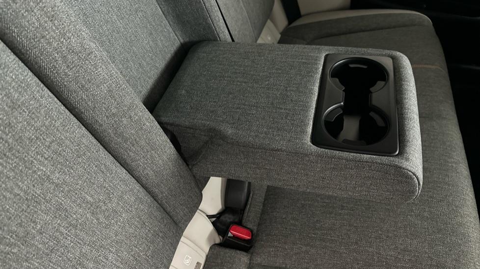 Rear Armrest/ Cup Holder