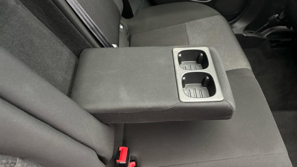 Rear Armrest/ Cup Holder