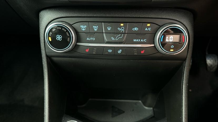 Air Conditioning / Heated Seats / Heated Steering Wheel 