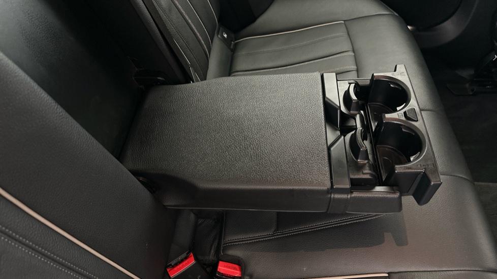 Rear Armrest/ Cup Holder