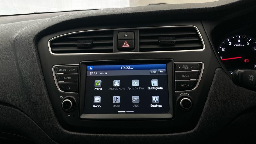 Apple Car Play & Android Auto