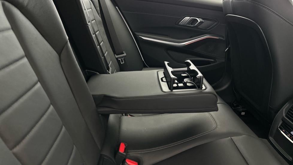 Rear Armrest/ Cup Holder