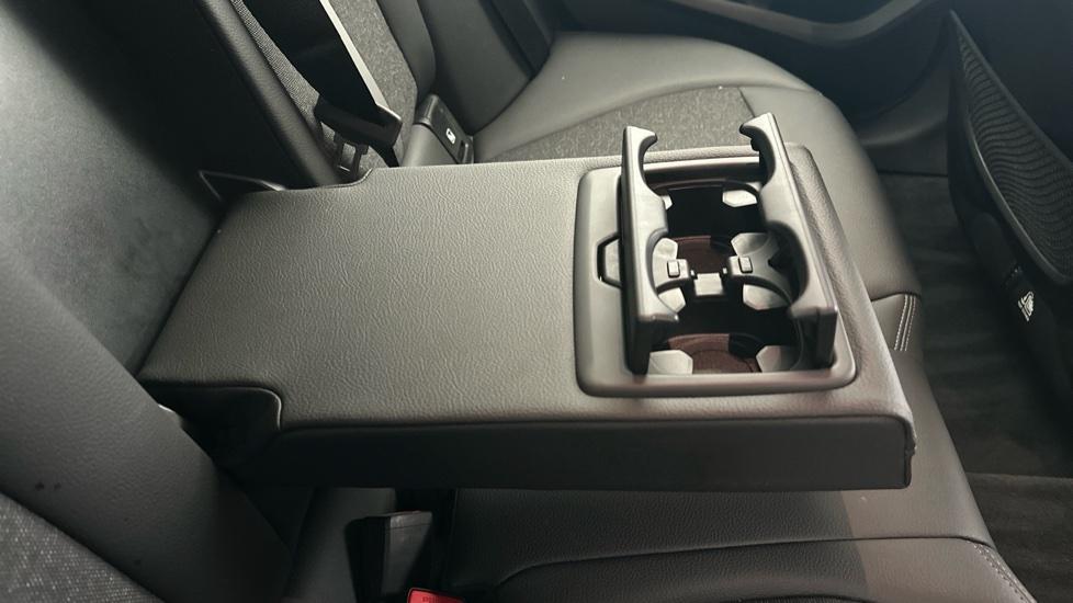 Rear Armrest/ Cup Holder