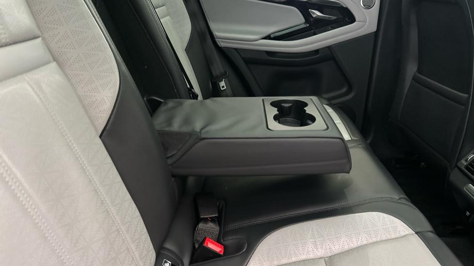 Rear Armrest/ Cup Holder