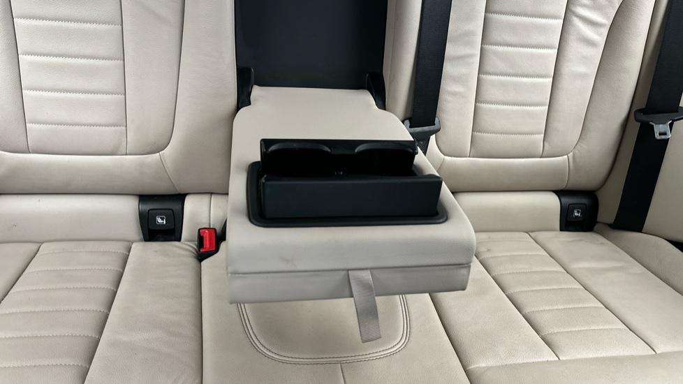 Rear Armrest/ Cup Holder