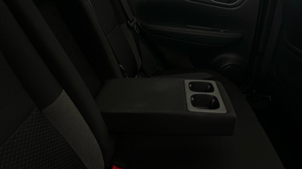 Rear Armrest/ Cup Holder