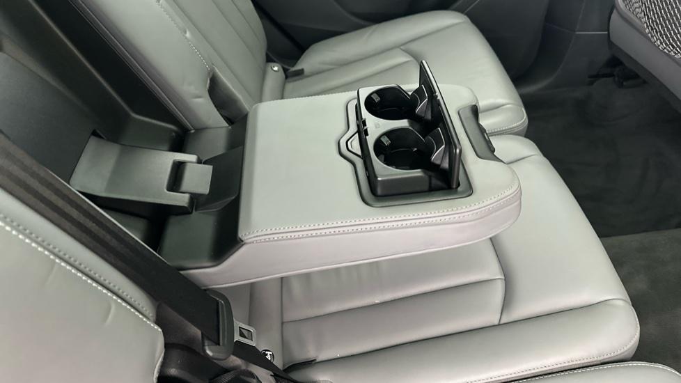 Rear Armrest/ Cup Holder