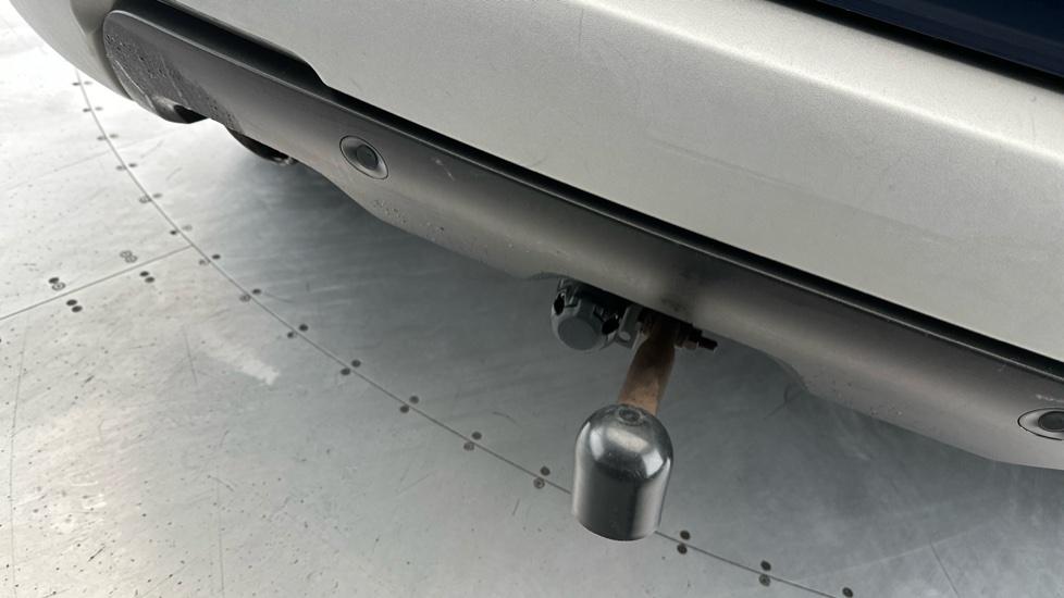 Tow bar/ Rear parking sensors 