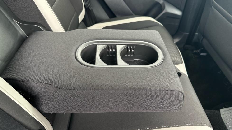 Rear Armrest/ Cup Holder