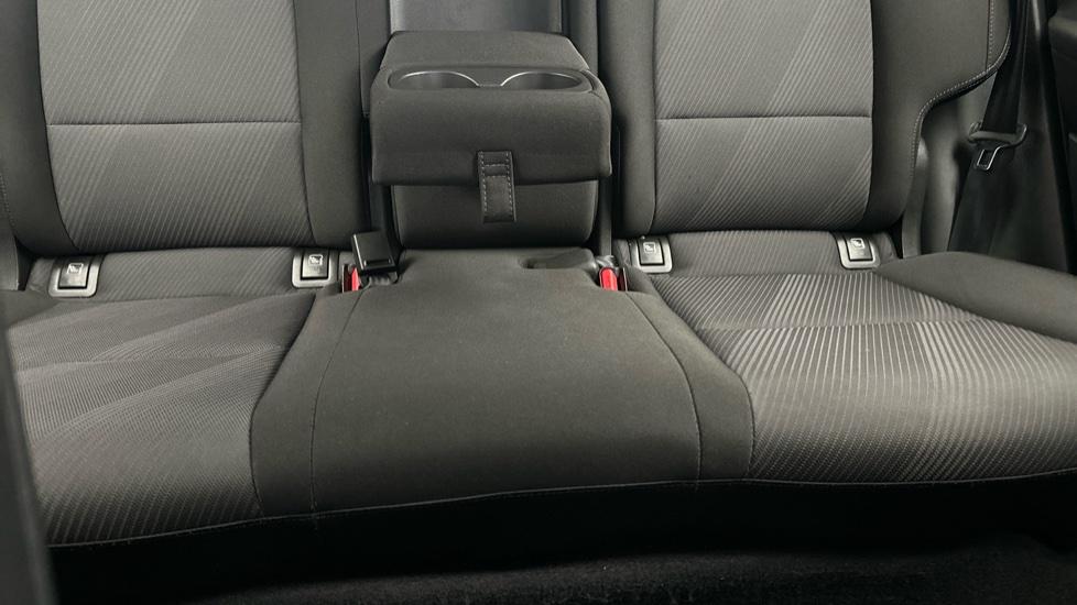 Rear Armrest/ Cup Holder