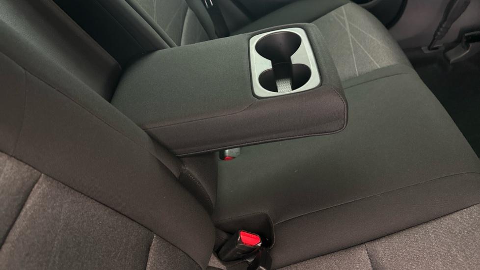 Rear Armrest/ Cup Holder