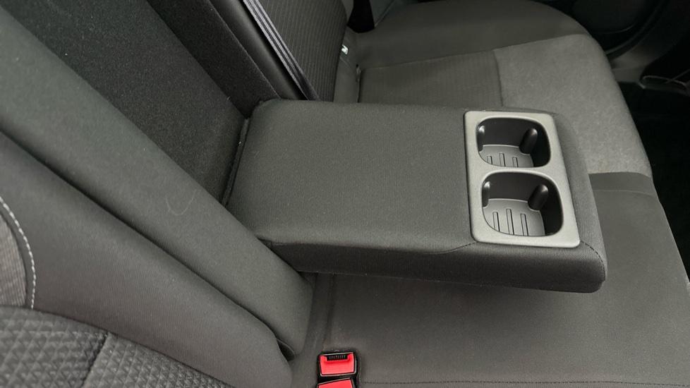 Rear Armrest/ Cup Holder