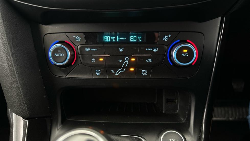 Dual Climate Control / Air Conditioning 