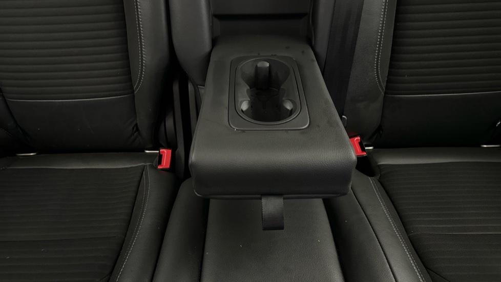 Rear Armrest/ Cup Holder