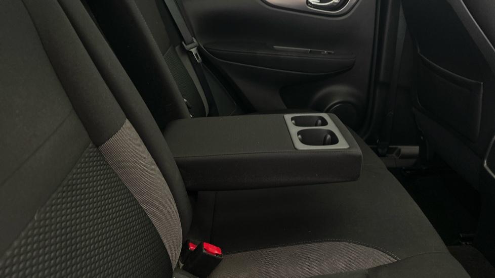 Rear Armrest/ Cup Holder