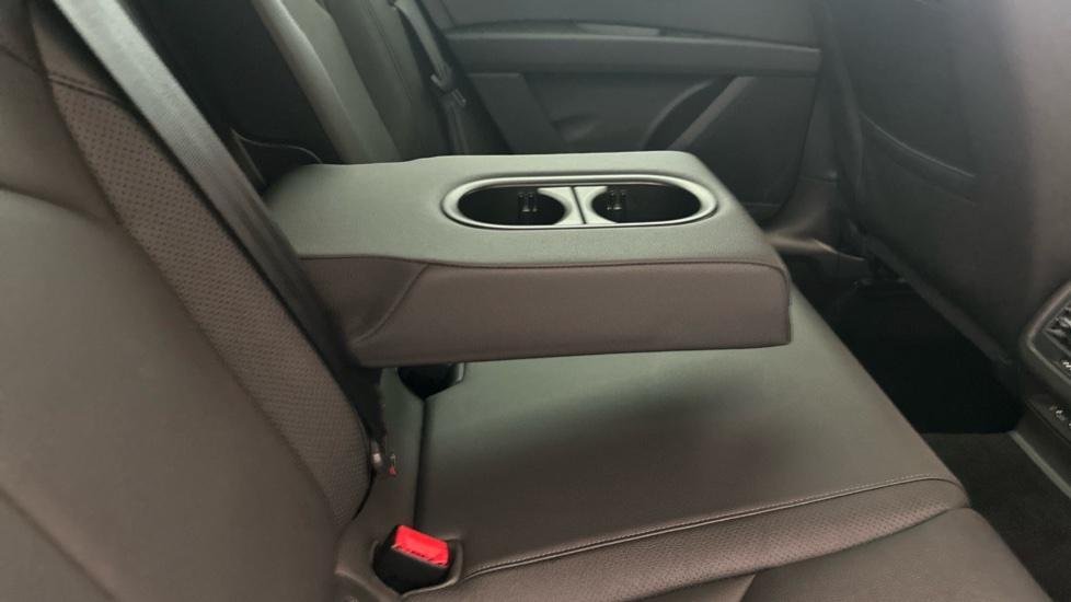 Rear Armrest/ Cup Holder