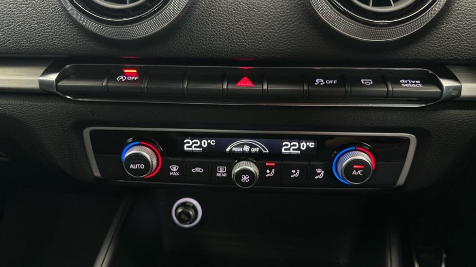 Dual Climate Control  / Air Conditioning  / Auto Stop/Start 