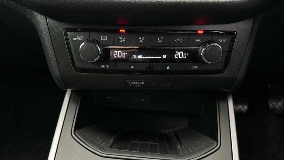 Air Conditioning /Dual Climate Control /Wireless Charger 