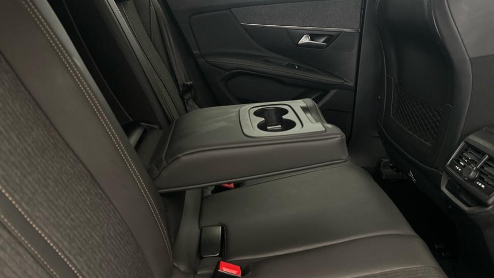 Rear Armrest/ Cup Holder