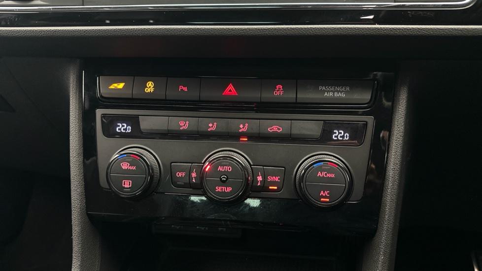 Dual Climate Control  / Air Conditioning  / Auto Stop/Start 