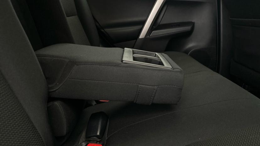 Rear Armrest/ Cup Holder