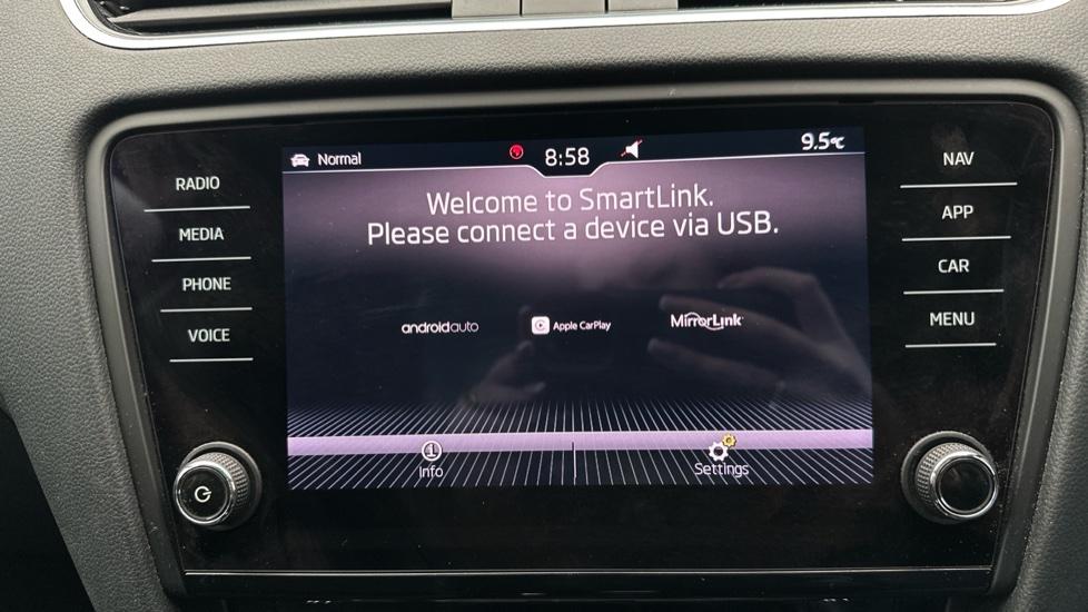 Apple CarPlay/Android Auto 