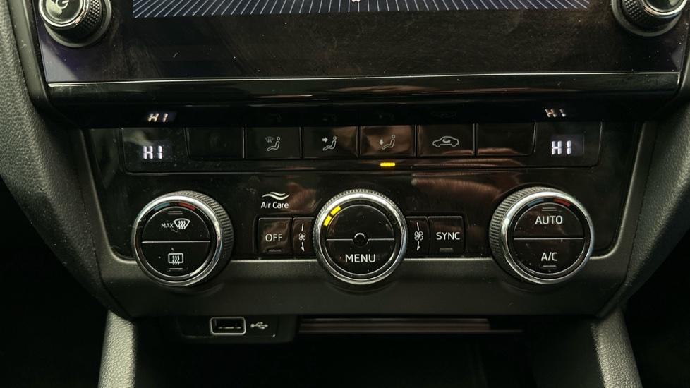 Air Conditioning /Dual Climate Control 