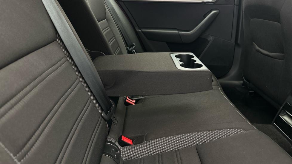 Rear Armrest/ Cup Holder