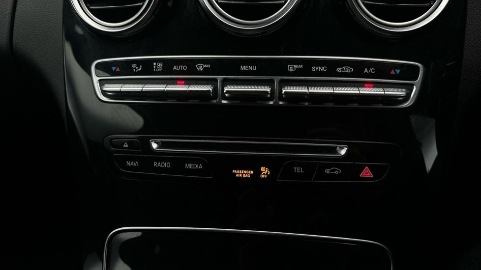 Dual Climate Control / Air Conditioning 