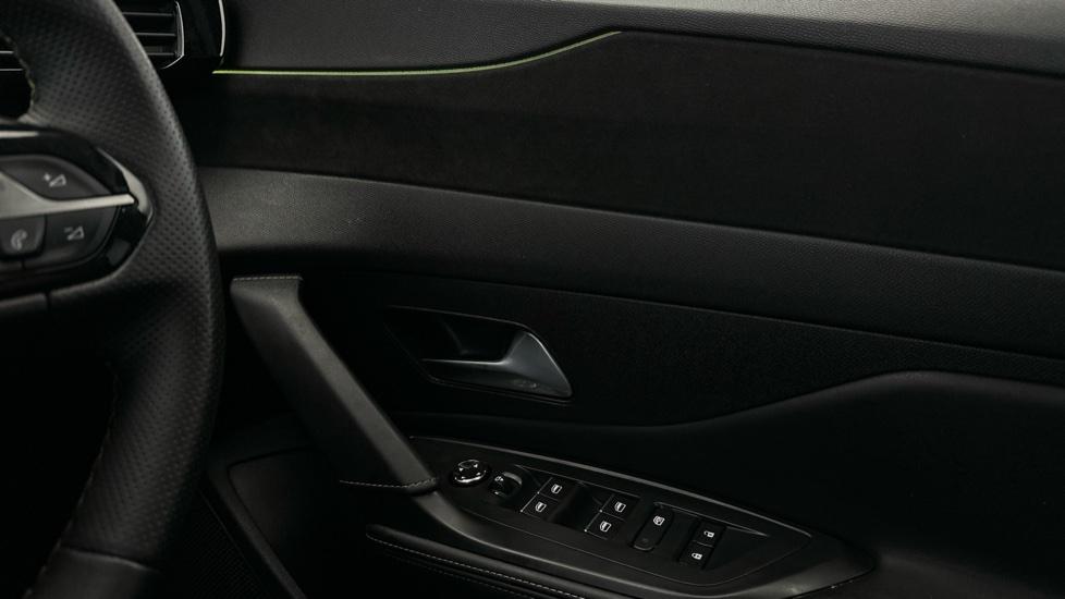 Electric Windows / Wing Mirrors / Ambient Lighting 