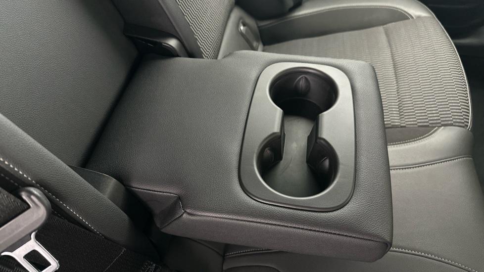 Rear Armrest/ Cup Holder