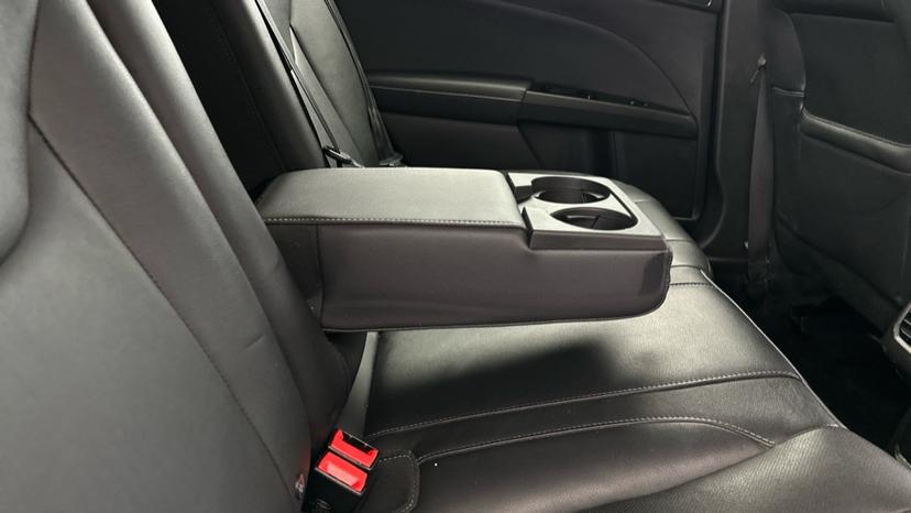 Rear Armrest/ Cup Holder