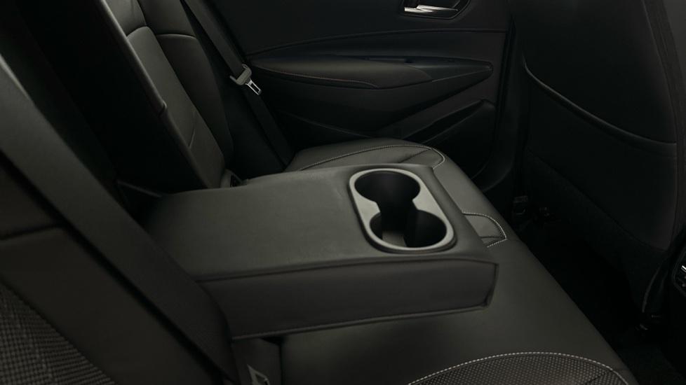 Rear Armrest/ Cup Holder