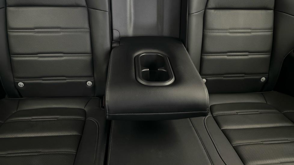 Rear Armrest/ Cup Holder