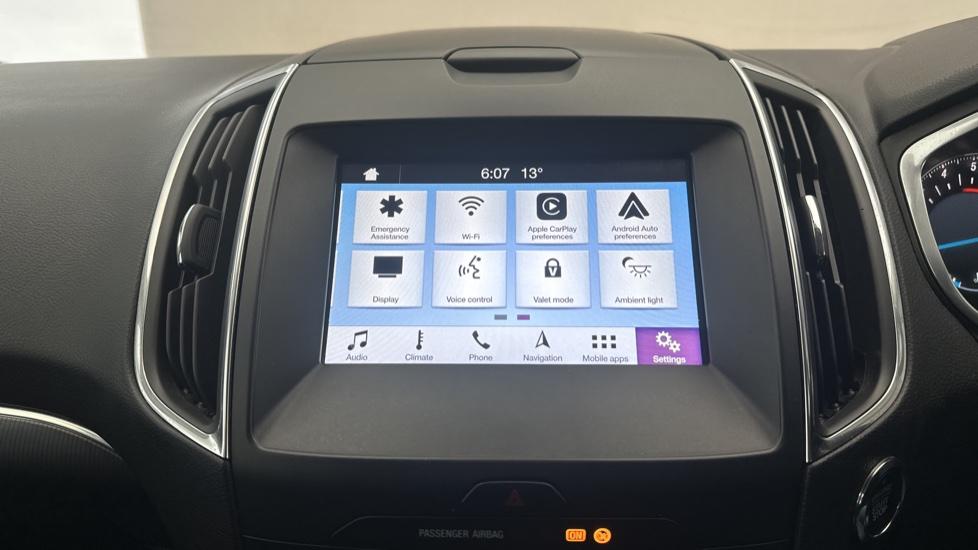 Apple CarPlay/Android Auto 