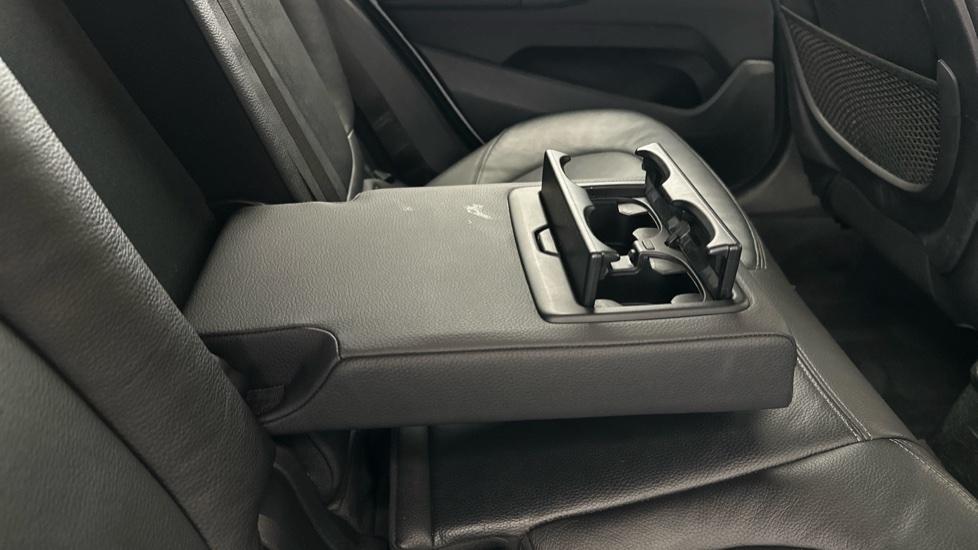 Rear Armrest/ Cup Holder