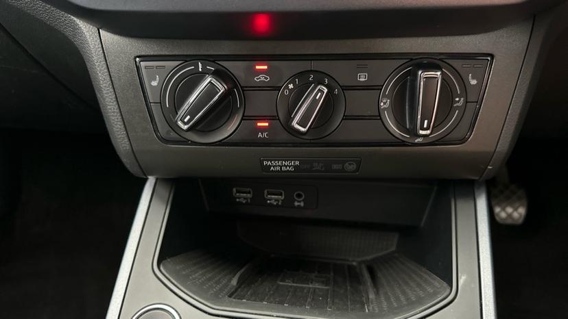 Air Conditioning / Heated Seats 