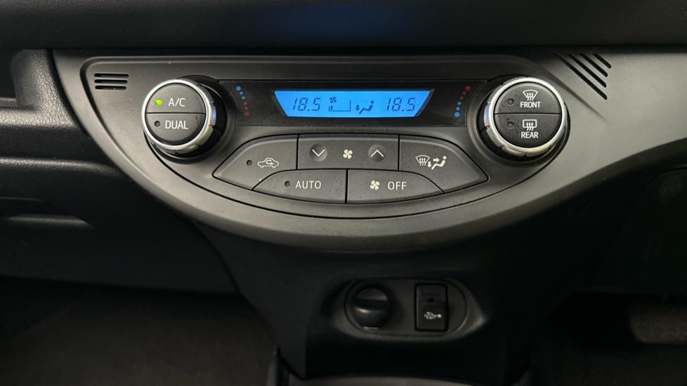 Dual Climate Control / Air Conditioning 