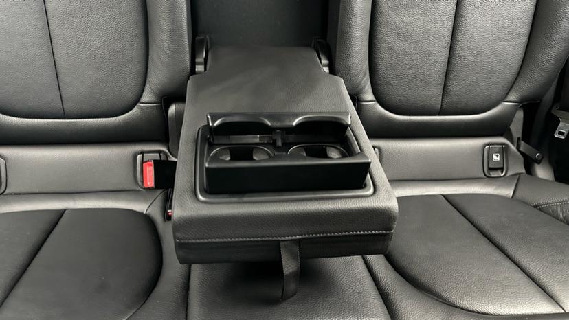 Rear Armrest/ Cup Holder