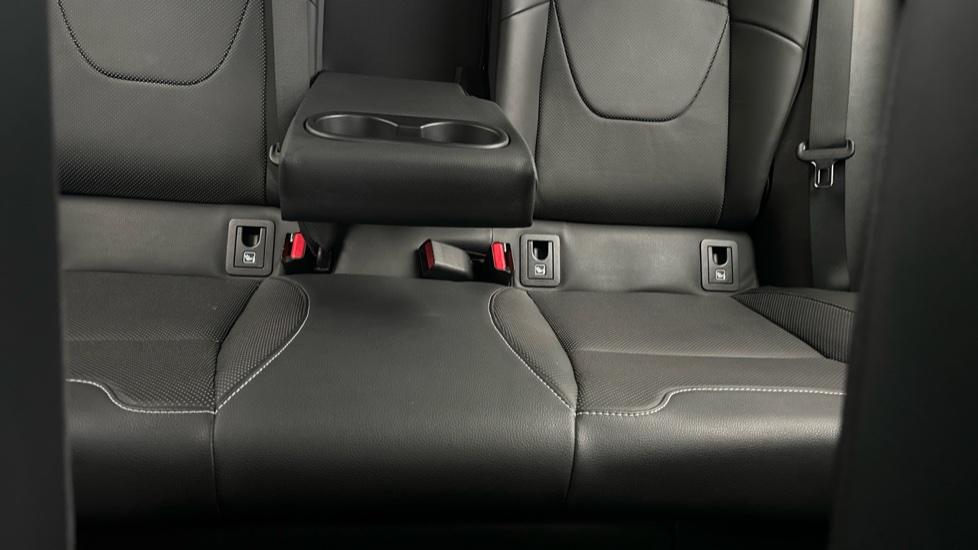 Rear Armrest/ Cup Holder